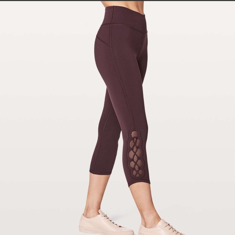 Lululemon Black Tied To Crop It Capri 21” Yoga Cutout Leggings Pants 8